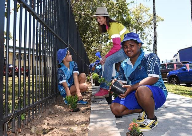 Students Pitch in to Enhance School’s Entrance